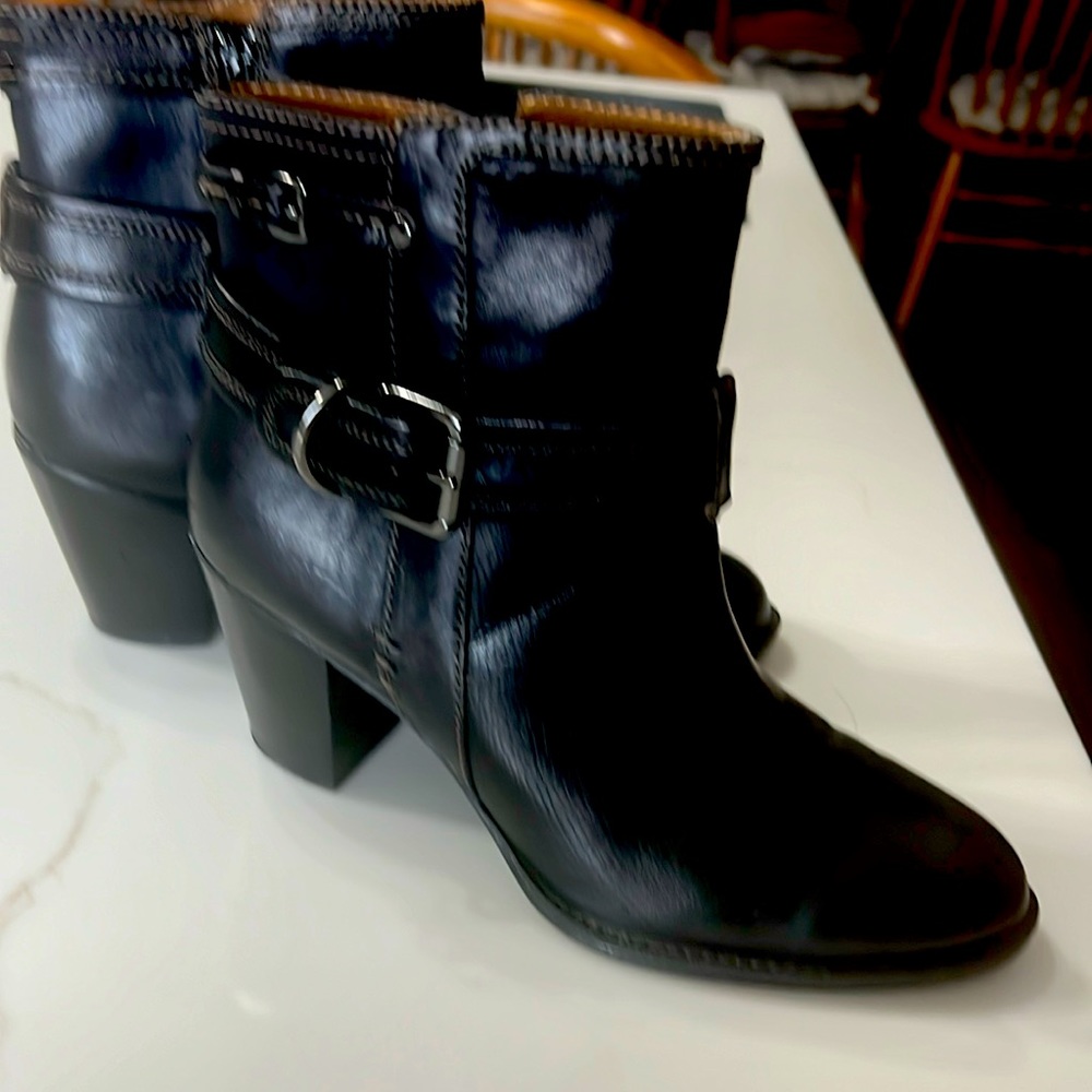 Sofft black leather boots size 9